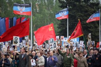 Акция «Бессмертный полк» в Донецке на День Победы. 9 мая 2017 года