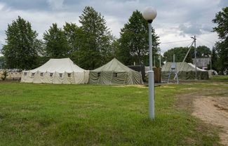 Общий вид на палаточный лагерь, где в будущем могут обосноваться лояльные Евгению Пригожину бойцы ЧВК Вагнера