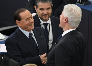 Бывший премьер-министр Италии Сильвио Берлускони и Билл Клинтон