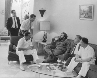 Фидель Кастро и Юрий Гагарин во время визита космонавта в Гавану. Июль 1961 года