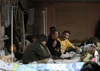 Украинские военные из 80-й десантно-штурмовой бригады, получившие легкие ранения и контузии в полевом госпитале в Донецкой области. Бригада участвует в боях к югу от Бахмута