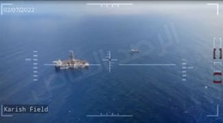 Установленная на месторождении Кариш израильская нефтяная платформа в прицеле дрона «Хезболлы». Стоп-кадр из видео, опубликованного группировкой 3 июля 2022 года