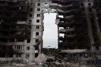 Разрушенный в результате обстрелов жилой дом в Бородянке. 5 апреля 2022 года