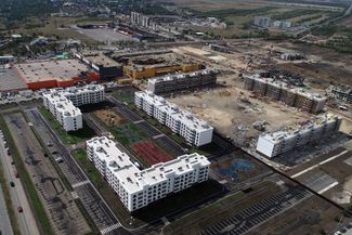 Новый квартал на пересечении проспекта Мира и улицы Куприна в Мариуполе. Строительством занимается военно-строительный комплекс Минобороны РФ. Планируется возвести 12 пятиэтажных домов на 1011 квартир. 9 сентября 2022 года