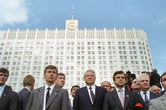 A memorial service at the Russian White House. August 24, 1991