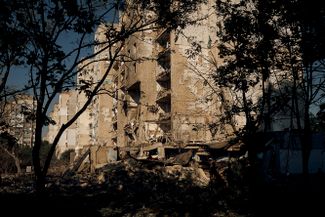 Многоквартирный дом в Сергеевке, пострадавший в результате удара. По сообщению оперативного командования Украины, один из подъездов здания с рядом расположенных в нем квартир был полностью разрушен
