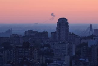 Дым в небе над Киевом
