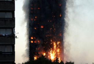Пожар в многоэтажном жилом доме Grenfell Tower, в результате которого погиб 71 человек. Лондон, 14 июня