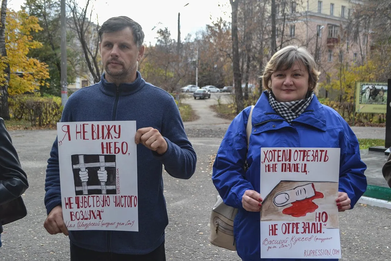 Я вытерла слезы, посмотрела в глаза судьям и сцепила кулаки» Матери  осужденных по делу «Сети» объединились, чтобы противостоять государству.  Они рассказали «Медузе», как собираются его победить — Meduza