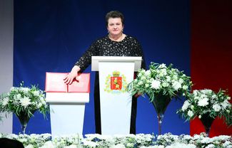 Губернатор Владимирской области Светлана Орлова на церемонии инаугурации в областном академическом театре драмы. Владимир, 23 сентября 2013 года