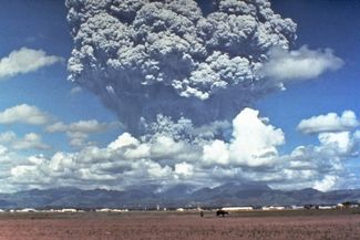 Извержение вулкана Пинатубо. 12 июня 1991 года