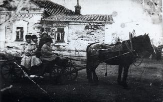 Мариупольские чекисты на задании. Мариуполь, 1919 год
