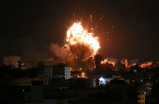 Израильский авиаудар по зданию телеканала ХАМАСа в Газе. 12 ноября 2018 года