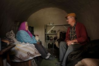 Супруги Поляковы из села Сидорово в своем импровизированном бомбоубежище