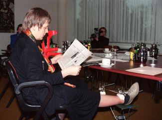 Трудолюбие Меркель со временем вошло в легенду. 3 февраля 1992 года она присутствовала на заседании президиума Христианско-демократического союза несмотря на то, что за три недели до того сломала ногу.
