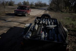 Артиллерийские снаряды, найденные украинскими саперами