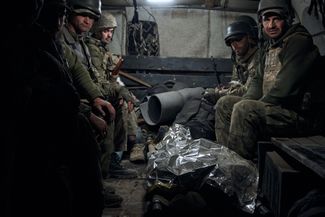 Раненые украинские солдаты возвращаются на свои позиции