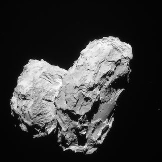 Комета Чурюмова-Герасименко, снятая 22 августа 2014 года с расстояния в 63,4 километра от ее центра.