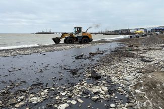 Equipment removes oil products on the beach in Tuapse. April 25, 2026