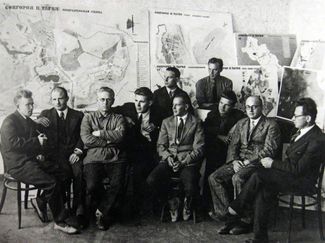 Рабочая группа Эрнста Мая (пятый слева), организованная для работы в Нижнем Тагиле, 1931 год