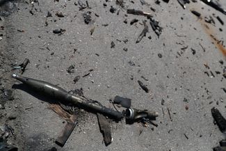 Обломки гранатомета в ранее оккупированном селе под Харьковом