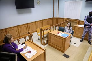 “An apartment in Russia is the most important fact in a resume.” What does the case of Larisa Dolina say about the state of private property in Russia? Read an excerpt from the book “People Behind the Fence” by Maxim Trudolyubov (just released by Meduza Publishing House)