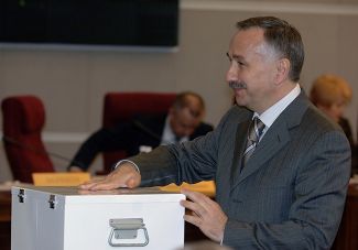Зампред Центризбиркома Станислав Вавилов на выборах, по итогам которых Владимир Чуров стал главой ЦИК, март 2007 года