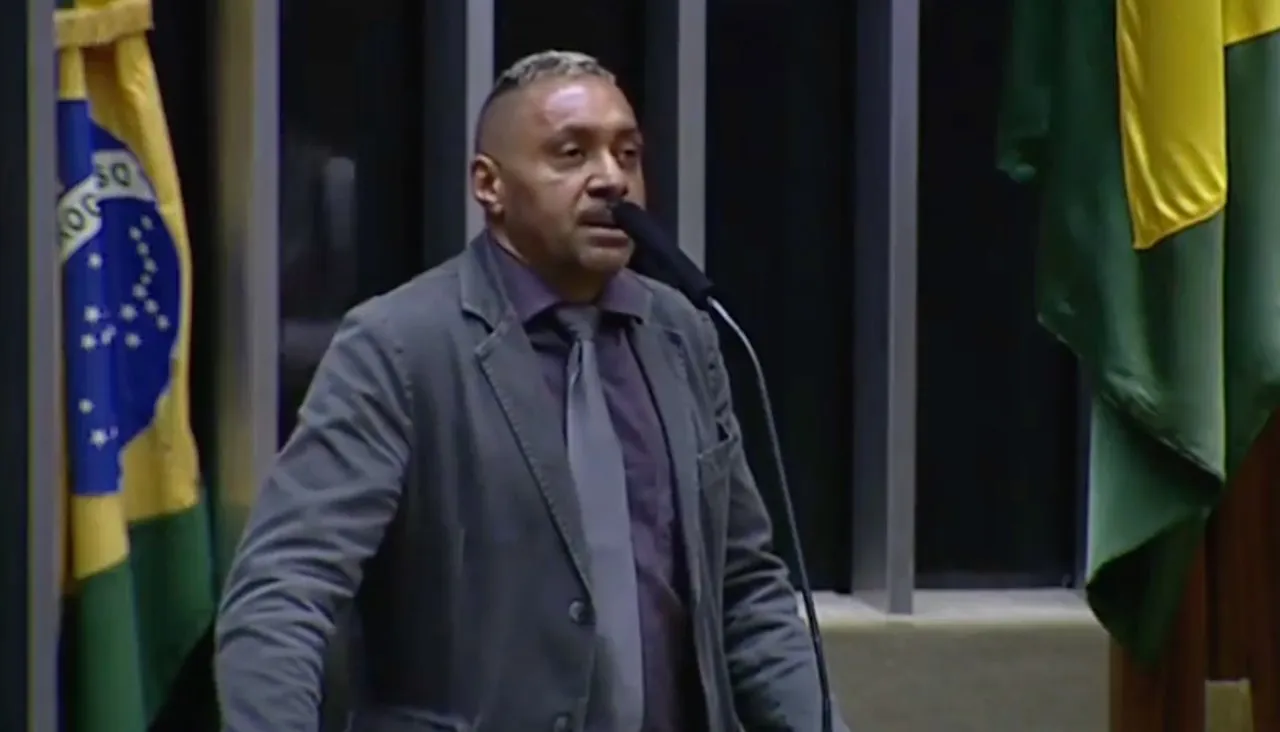 страница Tiririca na Web в Facebook