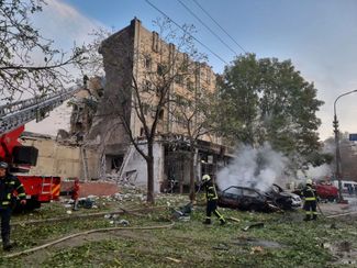 Здание гостиницы в Черкассах, поврежденное российской ракетой