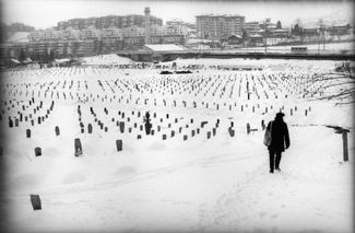 Кладбище в Сараево, февраль 1994 года. До войны здесь была олимпийская тренировочная база