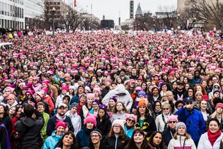 Женский марш в Вашингтоне наутро после инаугурации Дональда Трампа. 21 января 2017 года