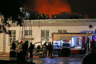 The warehouse on fire on Amurskaya Street on September 22, 2016