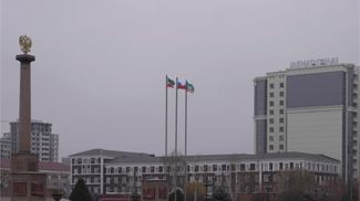 Флаги в центре Грозного. Конец ноября 2022 года