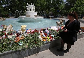 Стихийный мемориал погибшим в Севастополе. 24 июня в городе был день траура