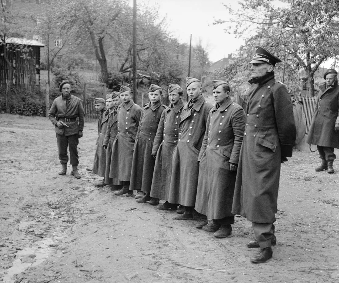 Триумф и трагедия Фотографии с выставки о Второй мировой войне, которую  отменили в Екатеринбурге — Meduza