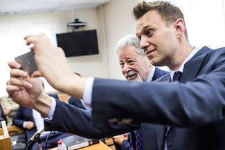 Alexey Navalny and one of Alisher Usmanov’s lawyers, Heinrich Padva, in court in Moscow on May 30, 2017.