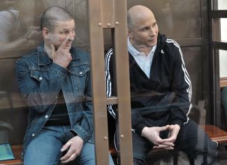 Сергей (Ося) Буторин (слева) и Марат Полянский во время судебного заседания в Московском городском суде