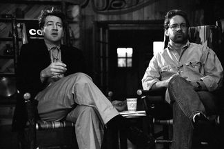 Дэвид Линч и Марк Фрост на пресс-конференции, посвященной «Твин Пиксу», в студии Sony. США, 20 августа 1990 года