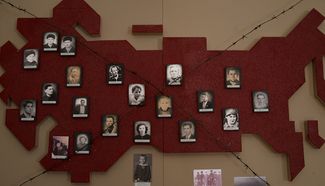 Портреты некоторых осужденных по итогам событий в Новочеркасске на карте СССР в музее памяти