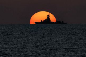 Израильский военный корабль в Средиземном море у побережья города Акко на севере Израиля. 3 ноября 2023 года