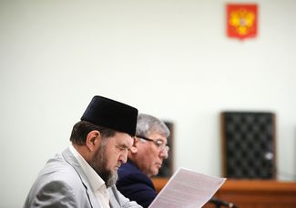 Махмуд Велитов и Дагир Хасавов в зале суда, 11 апреля 2017 года