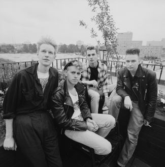 Depeche Mode в Западном Берлине. Слева направо: Эндрю Флетчер, Мартин Гор, Дейв Гаан и Алан Уайлдер. Июль 1984 года