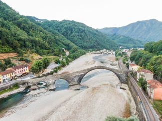 Мост через пересохшую реку Серкьо в коммуне Ла-Маддалена. 11 июля 2022 года