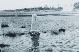 A cemetery being flooded during the construction of the Pļaviņas HPP, 1966