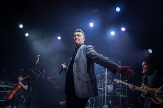 Сэм Смит на концерте в Париже в 2014 году