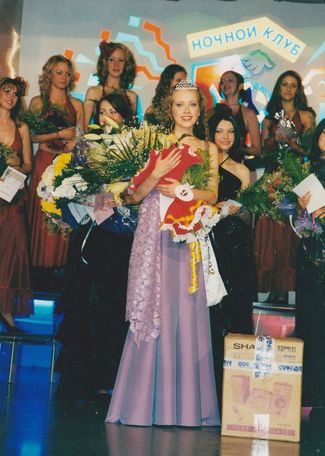 Marina Nozhenko after winning the 2002 “Miss Petrozavodsk” pageant