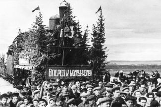 Открытие станции Салехард 30 июля 1949 года. Архивная фотография из отчетного альбома ГУЛЖДС МВД СССР. 1949 год