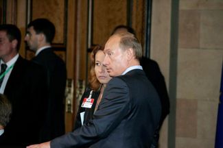 2006 год, Наталья Тимакова заменяет ушедшего в отпуск пресс-секретаря Владимира Путина Алексея Громова
