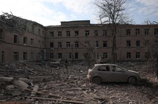 Здание больницы после ракетного удара
