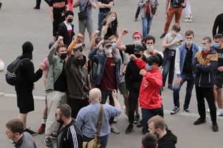 Провокаторы на митинге Валерия Рашкина у здания МГУ